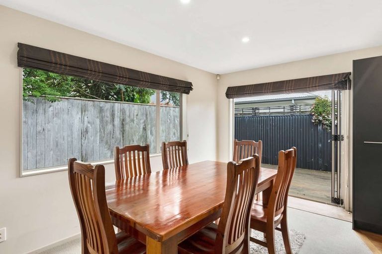 Photo of property in 30 Knowles Street, Terrace End, Palmerston North, 4410