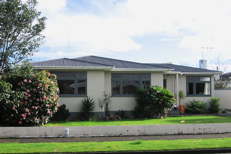 Photo of property in 17 Parata Street, Hokowhitu, Palmerston North, 4410