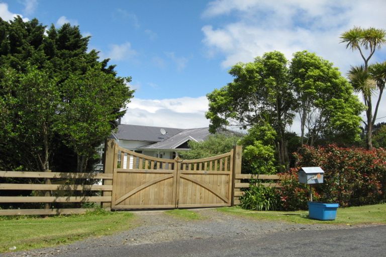 Photo of property in 218 Annandale Road, Kumeu, 0782