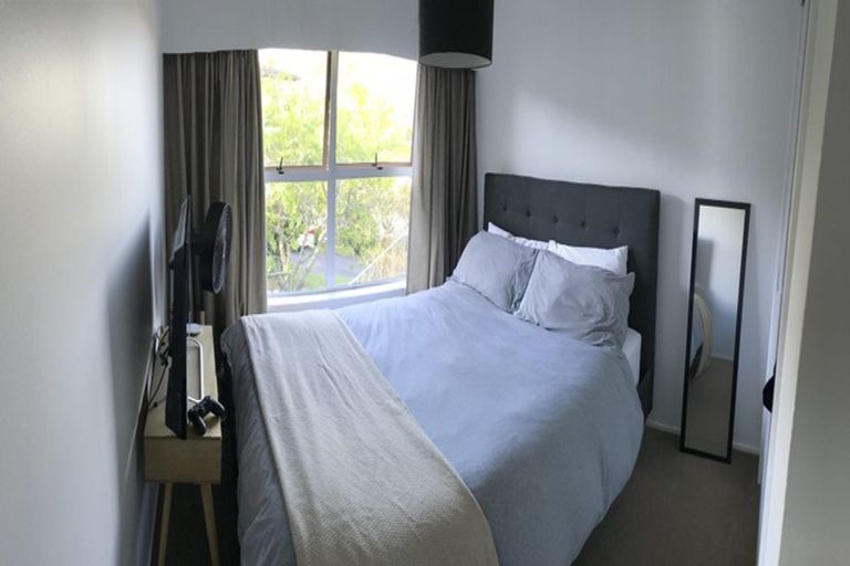 Photo of property in 1/54 Ayton Drive, Totara Vale, Auckland, 0629