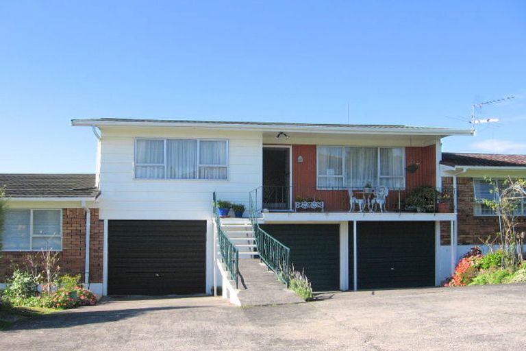 Photo of property in 3/1 Bodi Place, Te Atatu South, Auckland, 0610