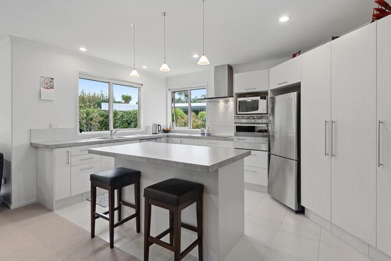 Photo of property in 160b One Tree Point Road, One Tree Point, 0118