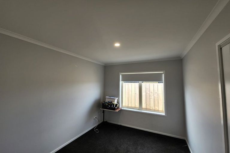 Photo of property in 30 Opouatu Avenue, Glenbrook, 2681