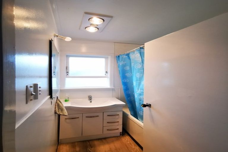 Photo of property in 1/88 Tirimoana Road, Te Atatu South, Auckland, 0602