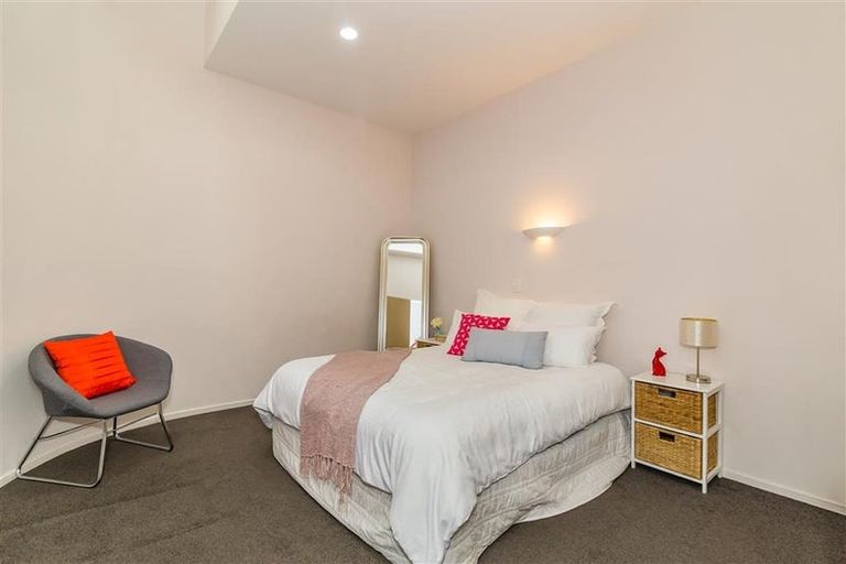 Photo of property in Metro Apartments, 8/220 Thorndon Quay, Pipitea, Wellington, 6011