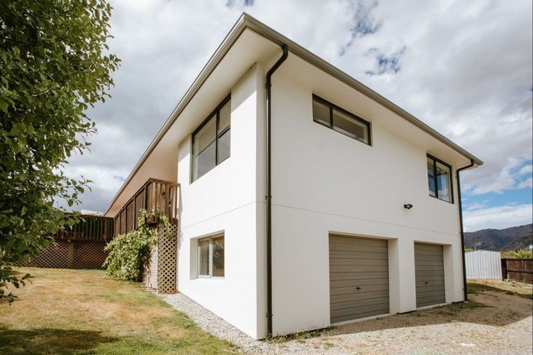 Photo of property in 11 Ellie Place, Lake Hawea, Wanaka, 9382