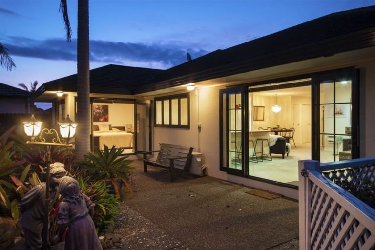 Photo of property in 1 Cloverlea Place, Pukekohe, 2120