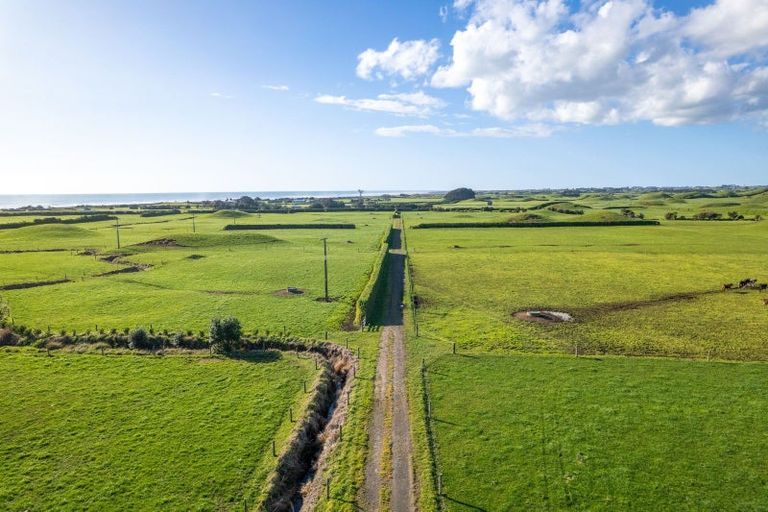 Photo of property in 306 Pungarehu Road, Pungarehu, 4685