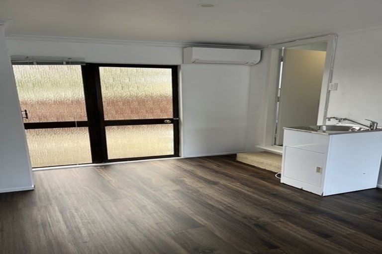 Photo of property in 1/24 Curacao Place, Half Moon Bay, Auckland, 2012