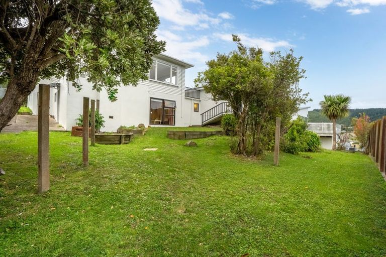 Photo of property in 30 Tawa Terrace, Tawa, Wellington, 5028