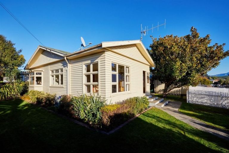 Photo of property in 1 Hastings Street, Kaikoura, 7300