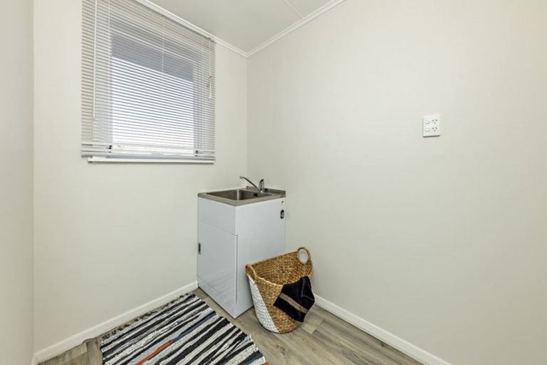 Photo of property in 34 Lavinia Crescent, Mangere East, Auckland, 2024