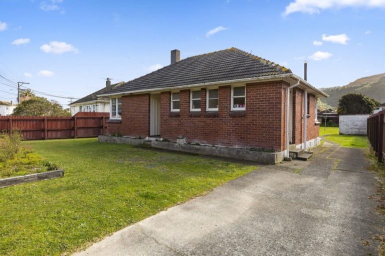Photo of property in 19 Farmer Crescent, Taita, Lower Hutt, 5011