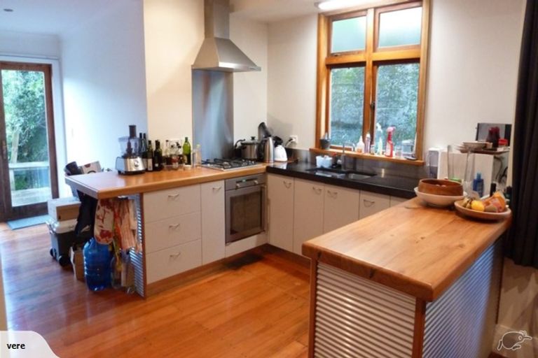 Photo of property in 29 Melrose Road, Island Bay, Wellington, 6023