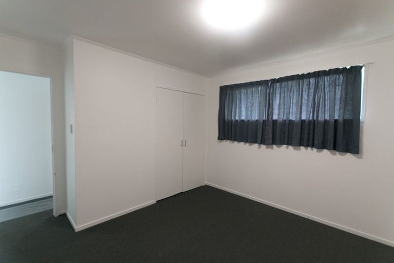 Photo of property in 6 Kilcar Place, Massey, Auckland, 0614