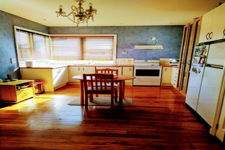 Photo of property in 11 Darlington Street, Ngatea, 3503