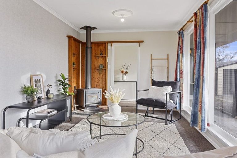 Photo of property in 25 Leeston And Lake Road, Leeston, 7632
