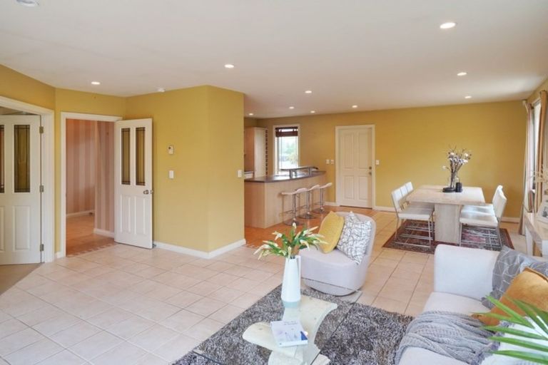 Photo of property in 15 Avon Gate, Russley, Christchurch, 8042