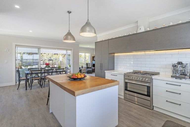 Photo of property in 8 Topping Place, Whitianga, 3510