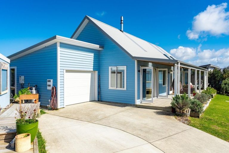 Photo of property in 8 Daphne Place, Mangawhai, 0505