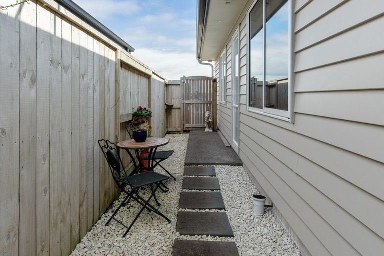 Photo of property in 77 Sandhurst Drive, Papamoa Beach, Papamoa, 3118