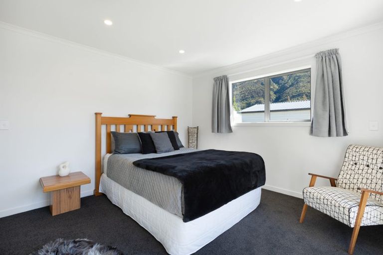 Photo of property in 43 Oxford Street, Kingston, Athol, 9793