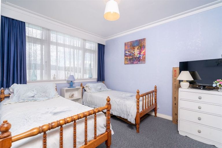 Photo of property in 121 Larnach Road, Vauxhall, Dunedin, 9013