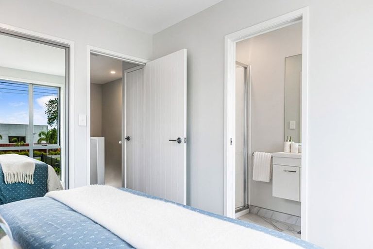 Photo of property in 1/51 Wharf Road, Te Atatu Peninsula, Auckland, 0610