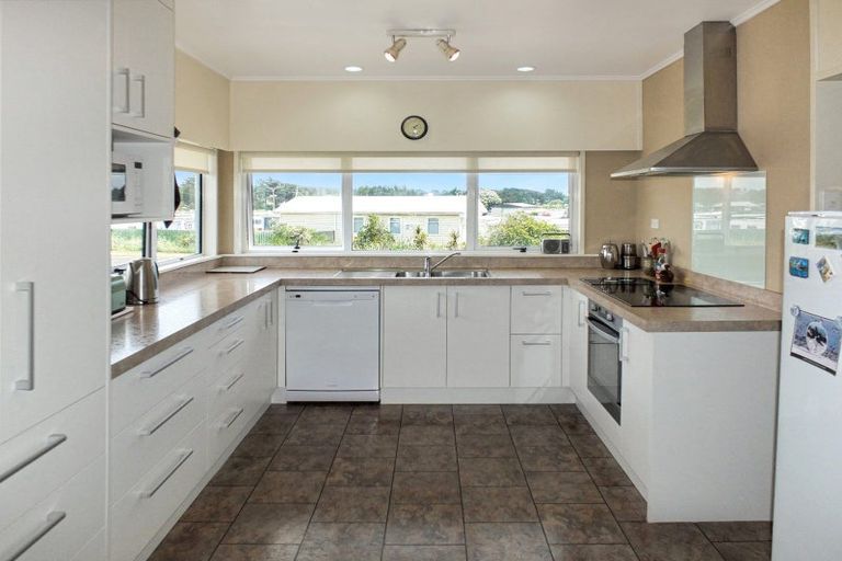 Photo of property in 31 Nash Parade, Foxton Beach, Foxton, 4815