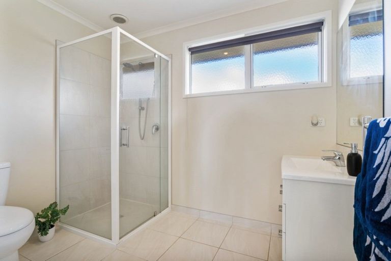 Photo of property in 100 Estuary View, Whangamata, 3620