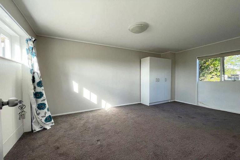 Photo of property in 1/2 Danbury Drive, Torbay, Auckland, 0630