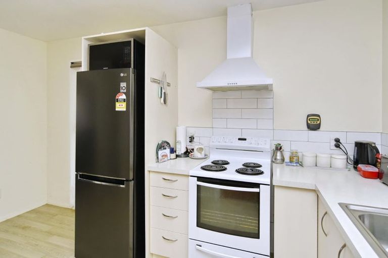 Photo of property in 2/122a Hay Street, Bromley, Christchurch, 8062