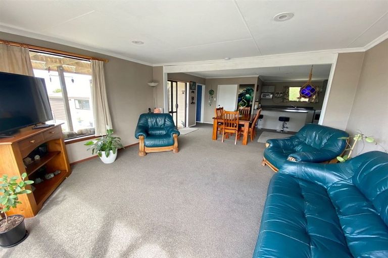 Photo of property in 19 Rata Street, Kaka Point, 9271
