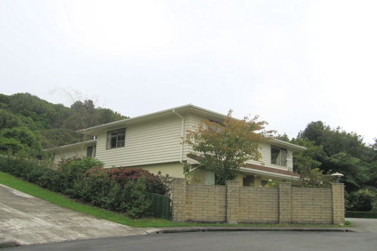 Photo of property in 6 Brasenose Place, Tawa, Wellington, 5028