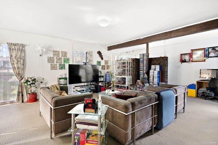 Photo of property in 1/35a Coniston Avenue, Te Atatu South, Auckland, 0610