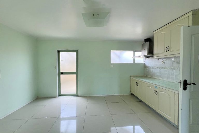 Photo of property in 6 Waylen Place, Burswood, Auckland, 2013