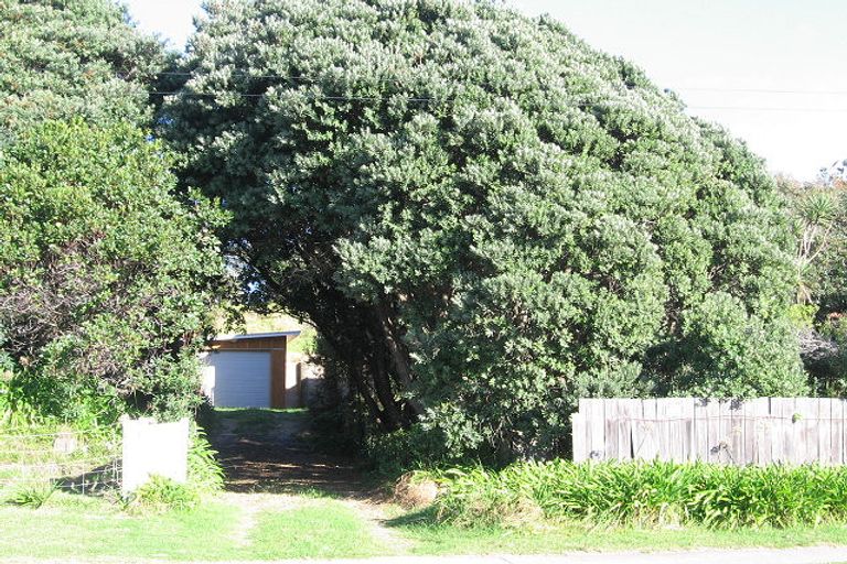 Photo of property in 16 Heperi Street, Waikanae Beach, Waikanae, 5036