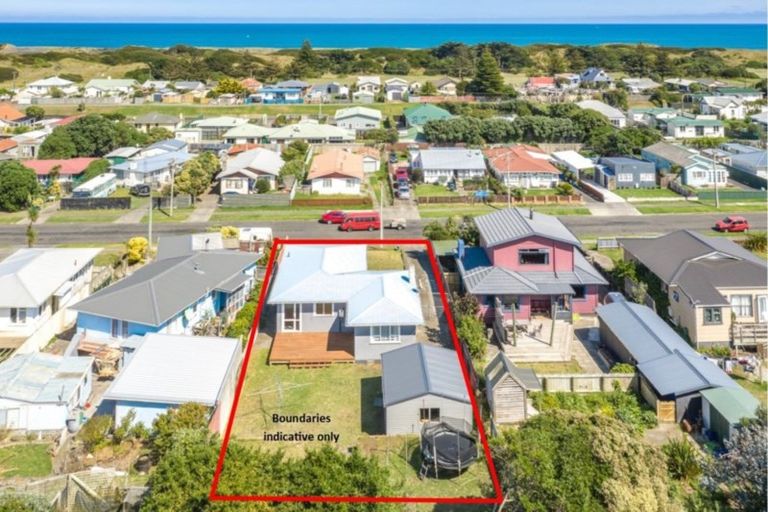 Photo of property in 12 Aotea Street, Castlecliff, Whanganui, 4501