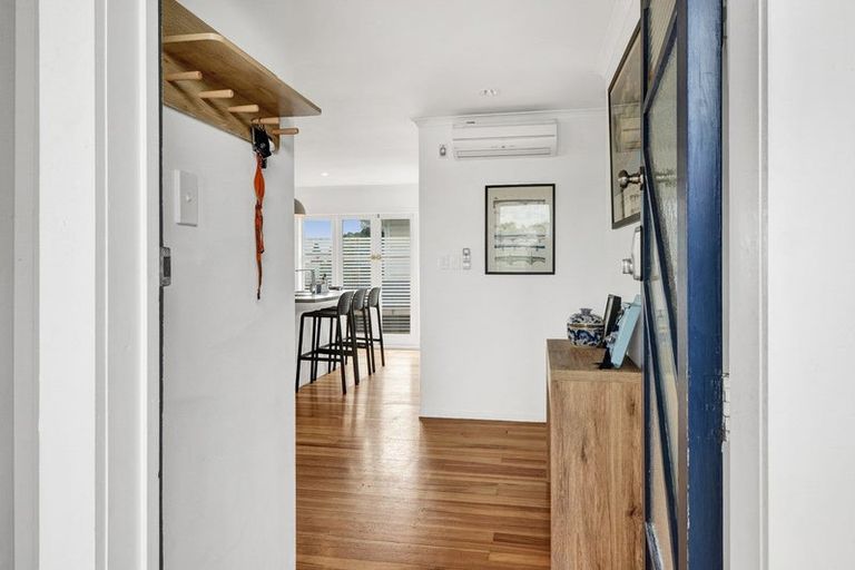 Photo of property in 215 Mangorei Road, Merrilands, New Plymouth, 4312