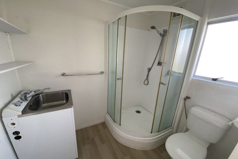 Photo of property in 40 West Coast Road, Glen Eden, Auckland, 0602