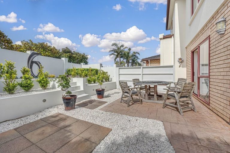 Photo of property in 5 Courtneys, West Harbour, Auckland, 0618