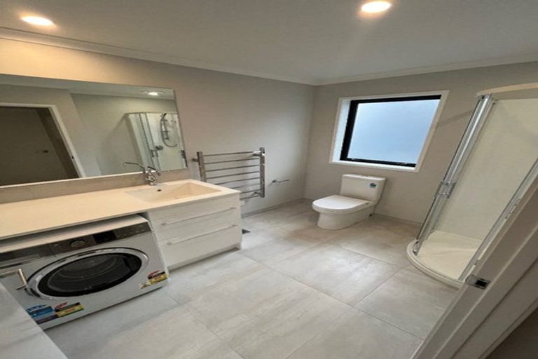 Photo of property in 8 Kumerahou Street, Kumeu, 0810