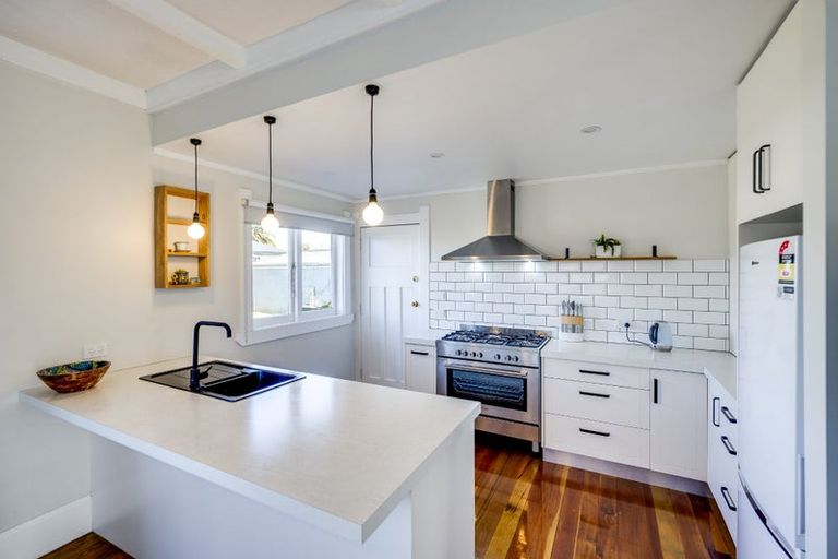 Photo of property in 1213 Caroline Road, Mayfair, Hastings, 4122