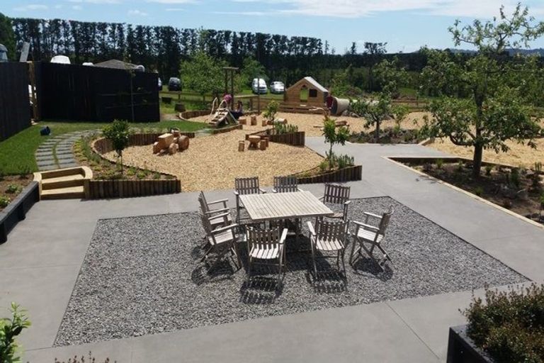 Photo of property in 16 Vogwill Road, Kumeu, 0810