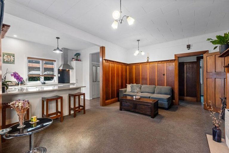 Photo of property in 102 Somerfield Street, Somerfield, Christchurch, 8024