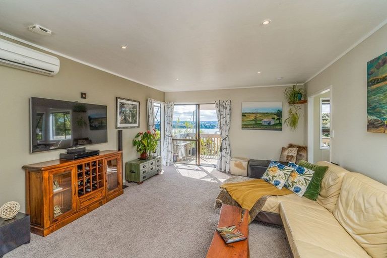 Photo of property in 2/35 Dakota Avenue, Beach Haven, Auckland, 0626