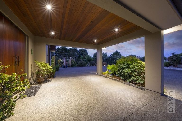 Photo of property in 1 Hawkes Access Road, Waitoki, Silverdale, 0994