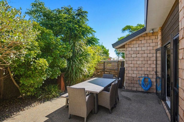 Photo of property in 14 Consort Close, Paraparaumu Beach, Paraparaumu, 5032
