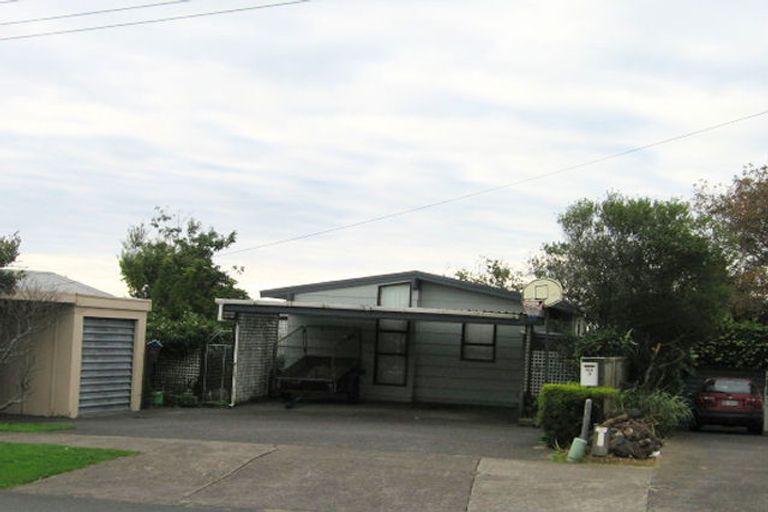 Photo of property in 104b Sandspit Road, Shelly Park, Auckland, 2014