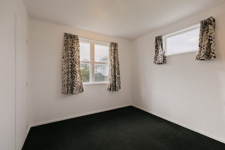 Photo of property in 25 Mokau Place, Terrace End, Palmerston North, 4410